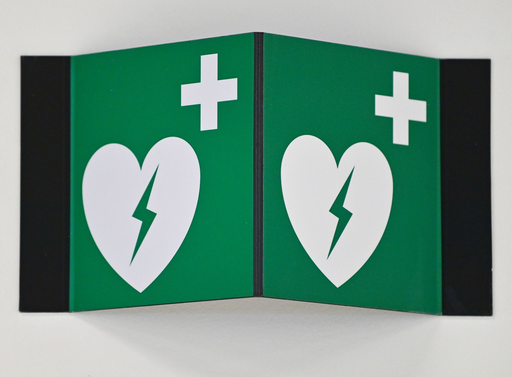 Defibrillator